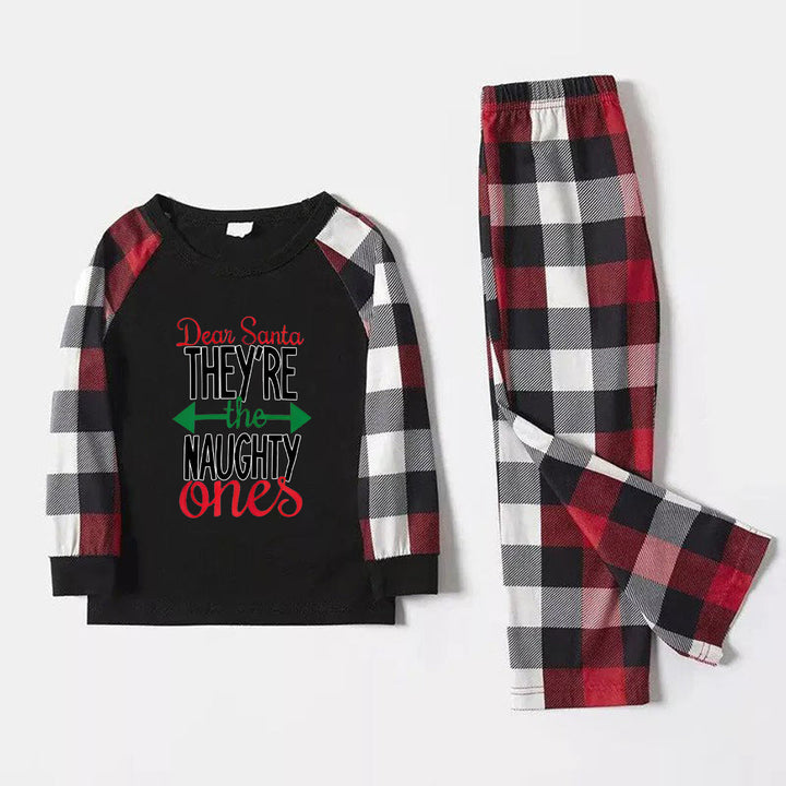 Drune | Lieber Weihnachtsmann Sie sind die Ungezogenen' Druck CasualLangarm-Sweatshirts Kontrastoberteile und Rot & Schwarz & Weiß Karierte Hose Familienpassende Pyjama Set mit Hundebandana