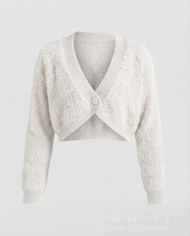 Damen Kurzcardigan aus flauschigem Kunstfell‑Strick mit tiefem V‑Ausschnitt und Zierknopf Drune