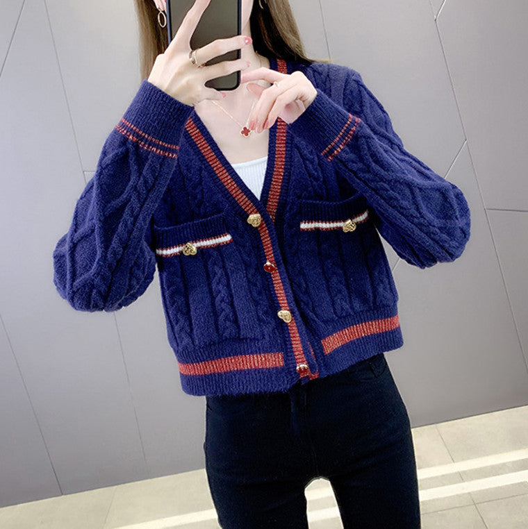 Drune | Kurze Strickjacke Elegant und Modern Kontrastdetails