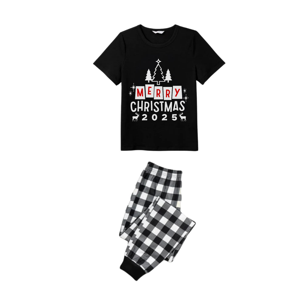 Drune | Schwarz-Weiß karierte kurzärmelige Weihnachtsfamilien-Pyjama-Set mit "Frohe Weihnachten 2025" und Weihnachtsbaum-Druck