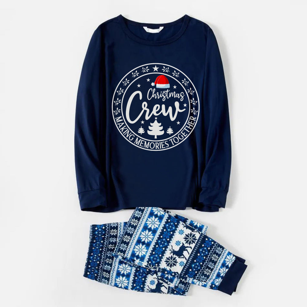 Drune | Freudevolle blaue Weihnachts-Pyjama-Set mit Weihnachtsmannmütze und "Christmas Crew Making Memories Together" Druck