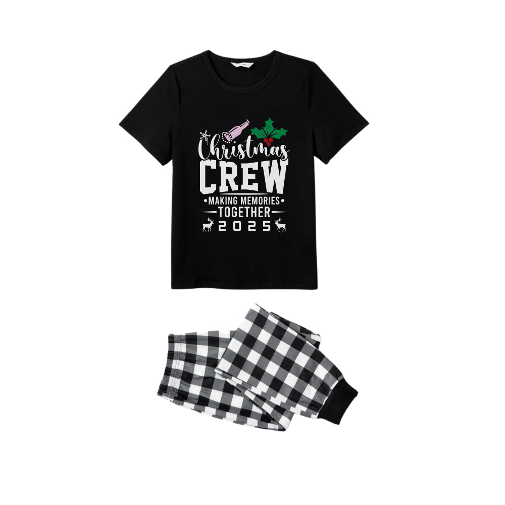 Drune | Schwarz-weißes Karomuster Kurzarm Weihnachts Familienpyjama-Set mit dem Aufdruck "Christmas Crew Making Memories Together 2025"