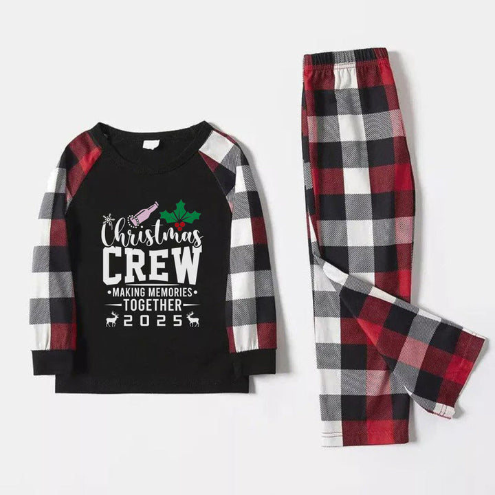 Drune | Weihnachtsfamilien-Matching-Pyjamas - Rotes und graues karierte PJs-Set mit "Christmas Crew" künstlerischem Schriftzug
