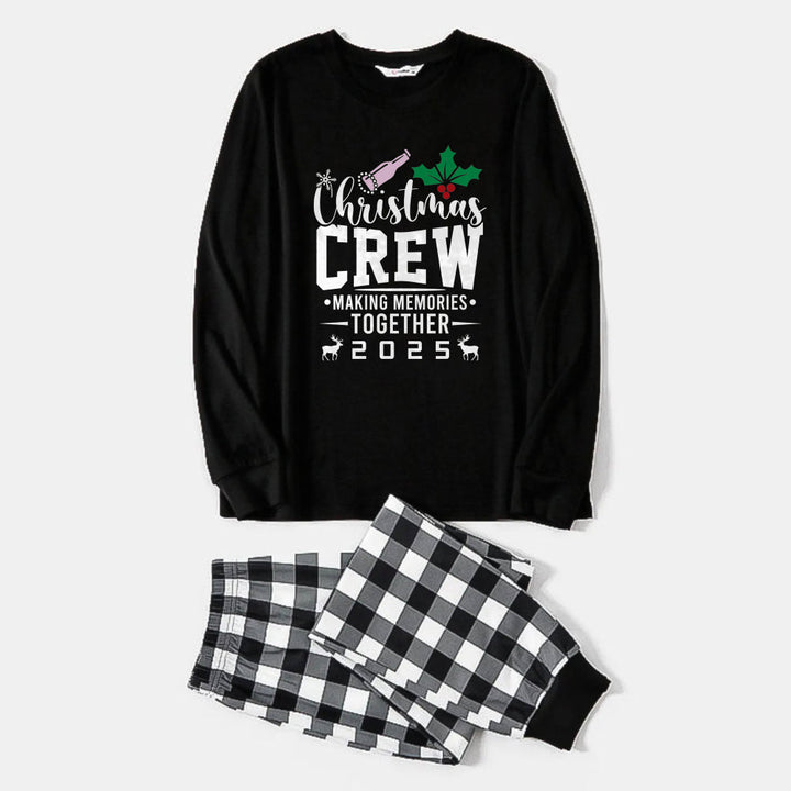 Drune | Schwarz-weiß kariertes Weihnachts-Pyjama-Set mit "Christmas Crew Making Memories Together" Textdruck
