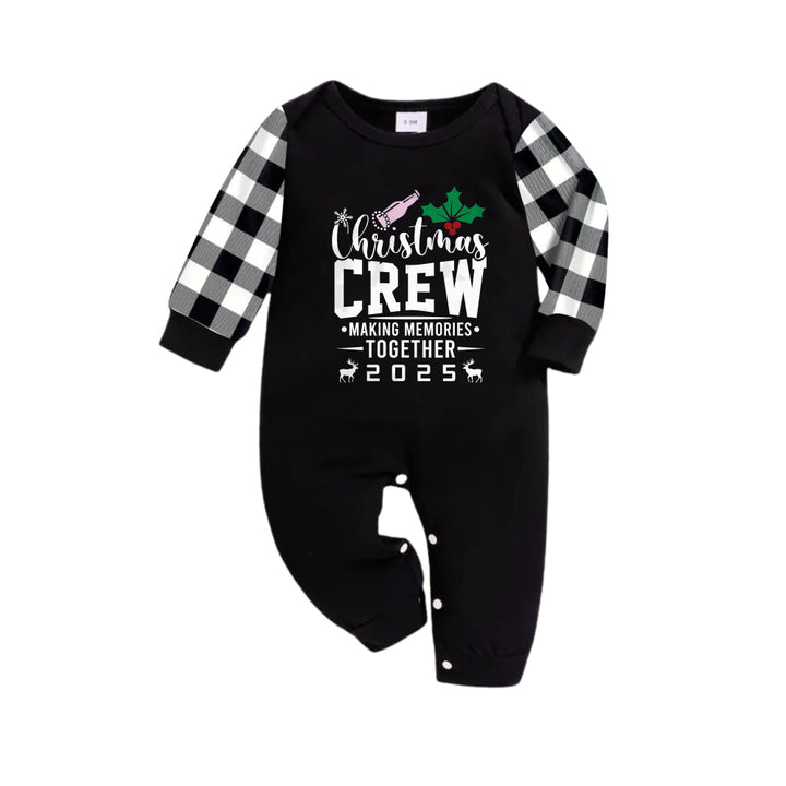 Drune | Schwarz-weiß kariertes Weihnachts-Pyjama-Set mit "Christmas Crew Making Memories Together" Textdruck
