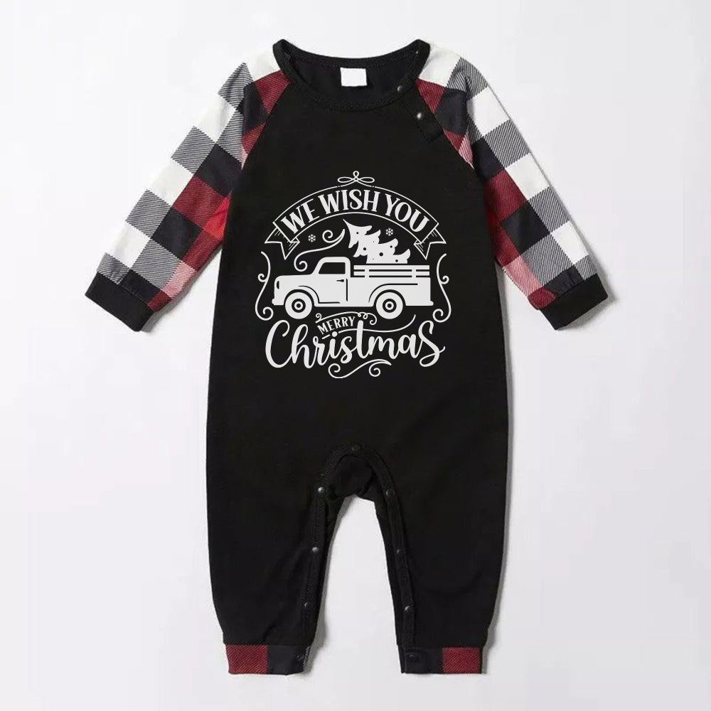 Drune | Weihnachtsfamilien-Matching-Pyjamas - Rote und graue karierte Pyjamas mit dem künstlerischen Schriftzug "We Wish You A Merry Christmas"
