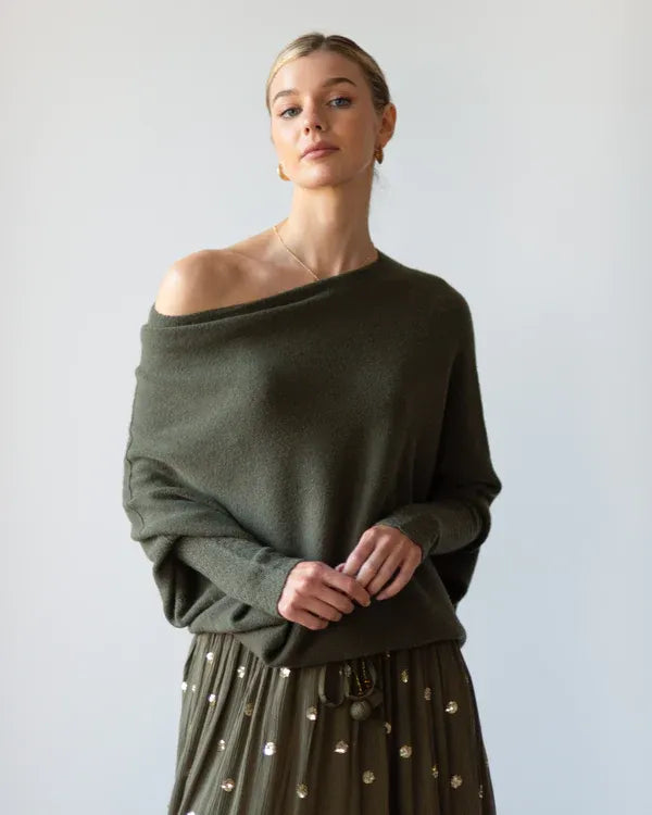 Drune | Asymmetrischer Damenpullover mit eleganter Drapierung