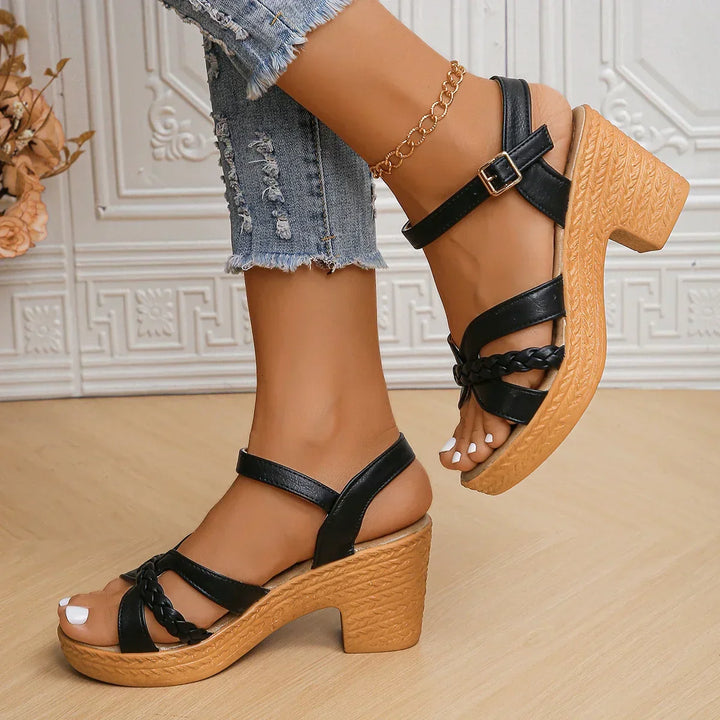 Drune | Plattform High-Heels-Sandalen mit Knöchelriemen