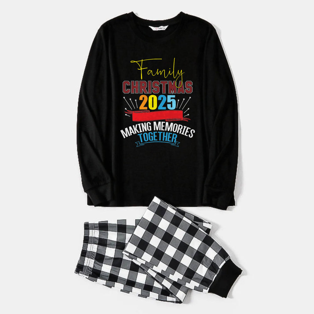 Drune | Schwarz-weiß kariertes Weihnachts-Pyjama-Set mit buntem Weihnachts-Textdruck