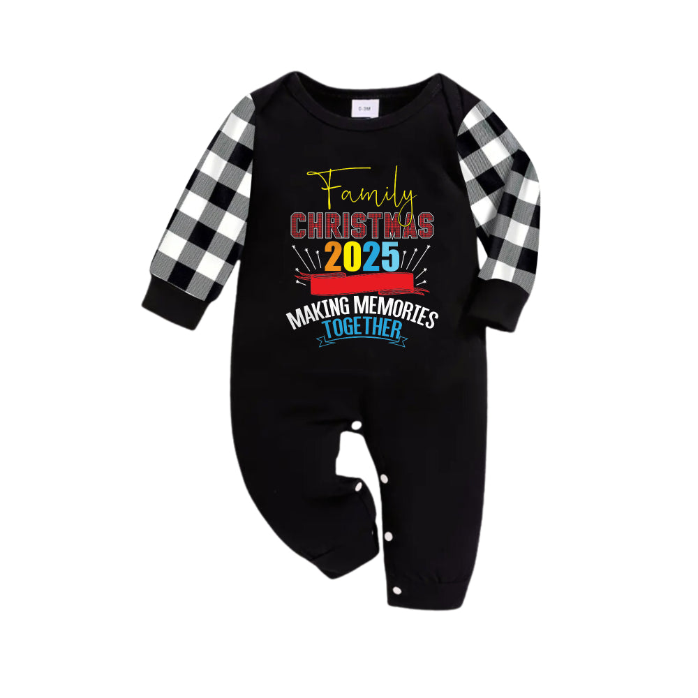 Drune | Schwarz-weiß kariertes Weihnachts-Pyjama-Set mit buntem Weihnachts-Textdruck