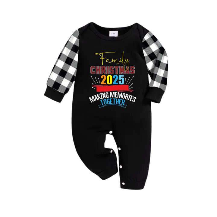Drune | Schwarz-weiß kariertes Weihnachts-Pyjama-Set mit buntem Weihnachts-Textdruck