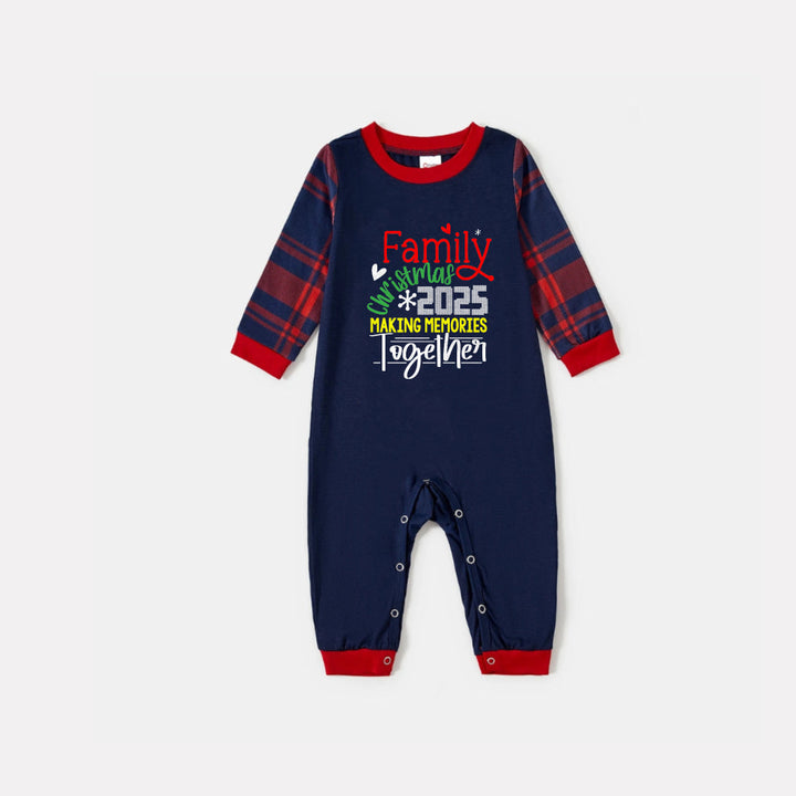 Drune | Weihnachtsfamilien-Pyjama-Set mit passendem Design - Navy & Rot Karierte PJs mit dem Slogan "Familienweihnachten 2025 Erinnerungen gemeinsam schaffen"