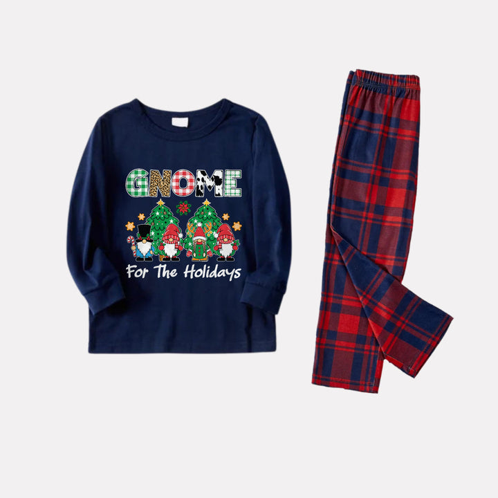 Drune | Weihnachtsfamilien passende Pyjamas - Marineblau & Rotkariertes Pj-Set mit "Gnome For The Holidays" Slogan-Druck