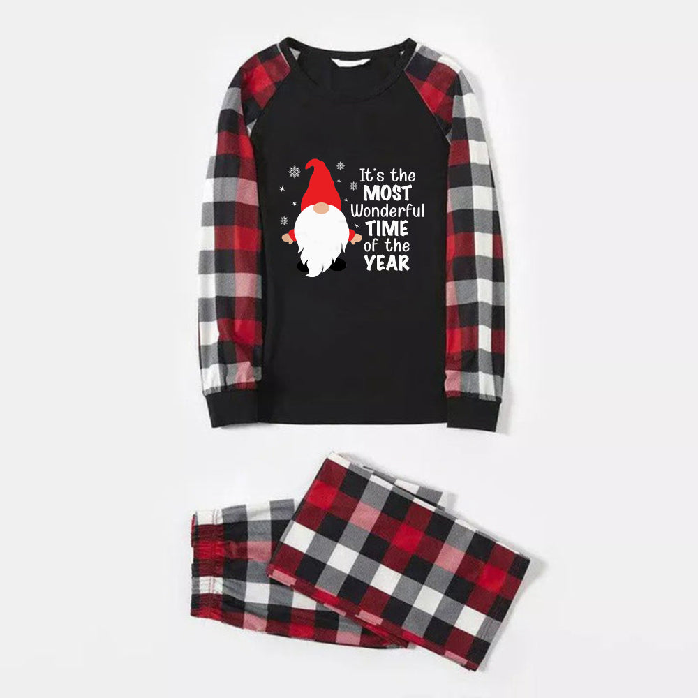 Drune | Weihnachtsfamilien-Matching-Pyjamas - Roter und grauer Karostoff-Pyjama-Satz mit "Es ist die schönste Zeit des Jahres" und Zwergenprint