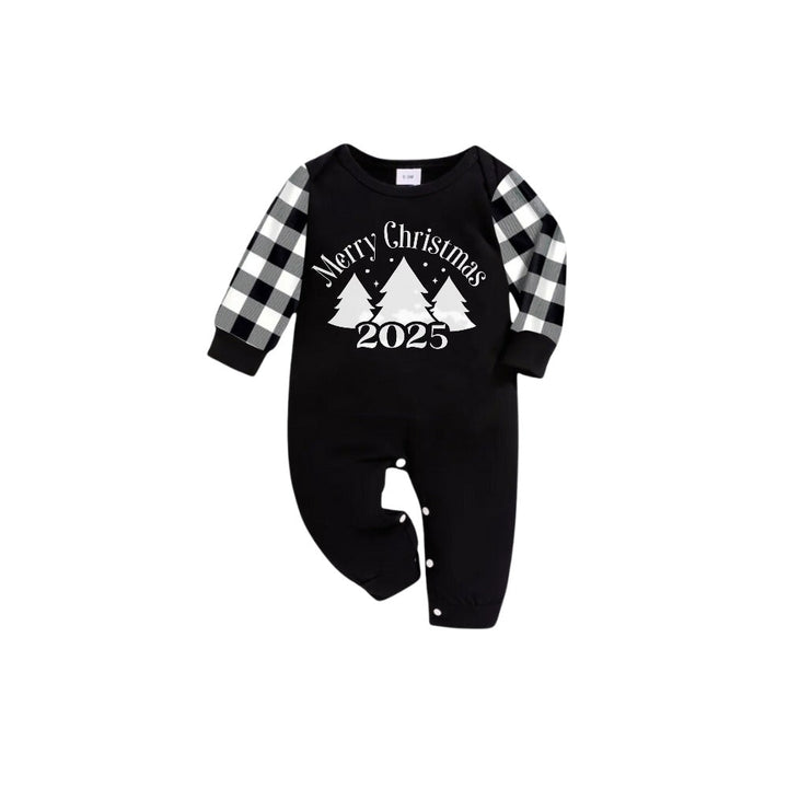Drune | Schwarz-weiß karierter Kurzarm-Weihnachtsschlafanzug mit Weihnachtsbaum- und Slogan-Designs