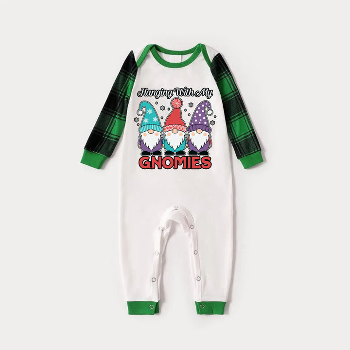 Drune | Grünes Raglan-Top Grünes Karomuster Weihnachts-Pyjama-Set mit "Hanging With My GNOMIES" und süßem Gnomen-Druck