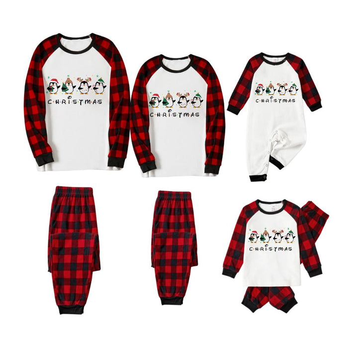 Drune | Rote und schwarze Karierte Weihnachts-Pyjama-Set mit Weihnachts-Pinguin Cartoon-Druck
