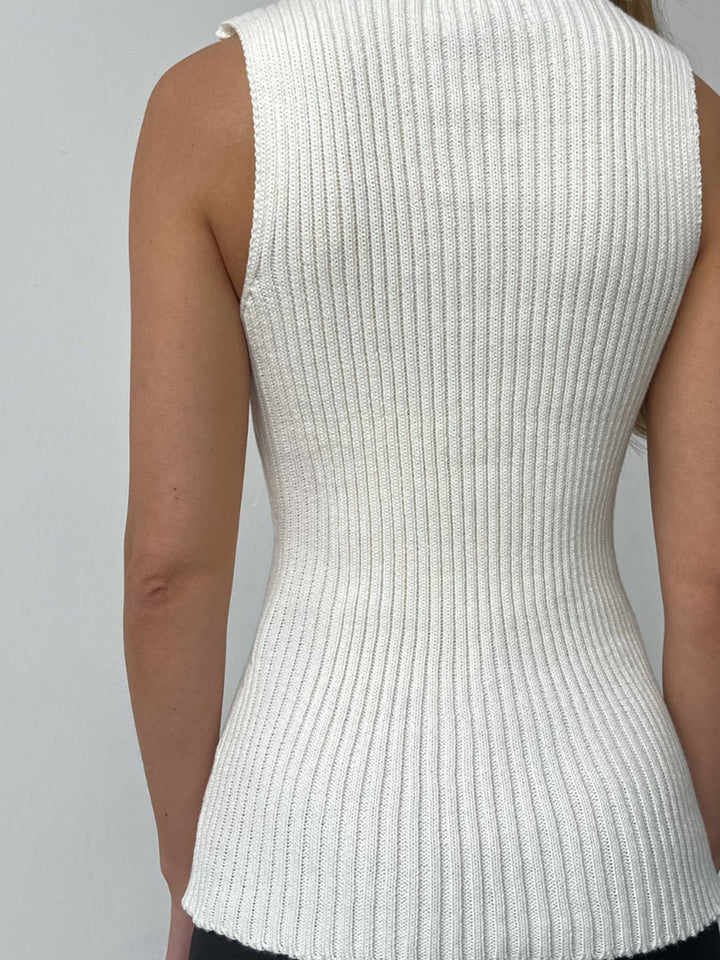 Drune | Minimalist Gesäßausschnitt Ripp Top