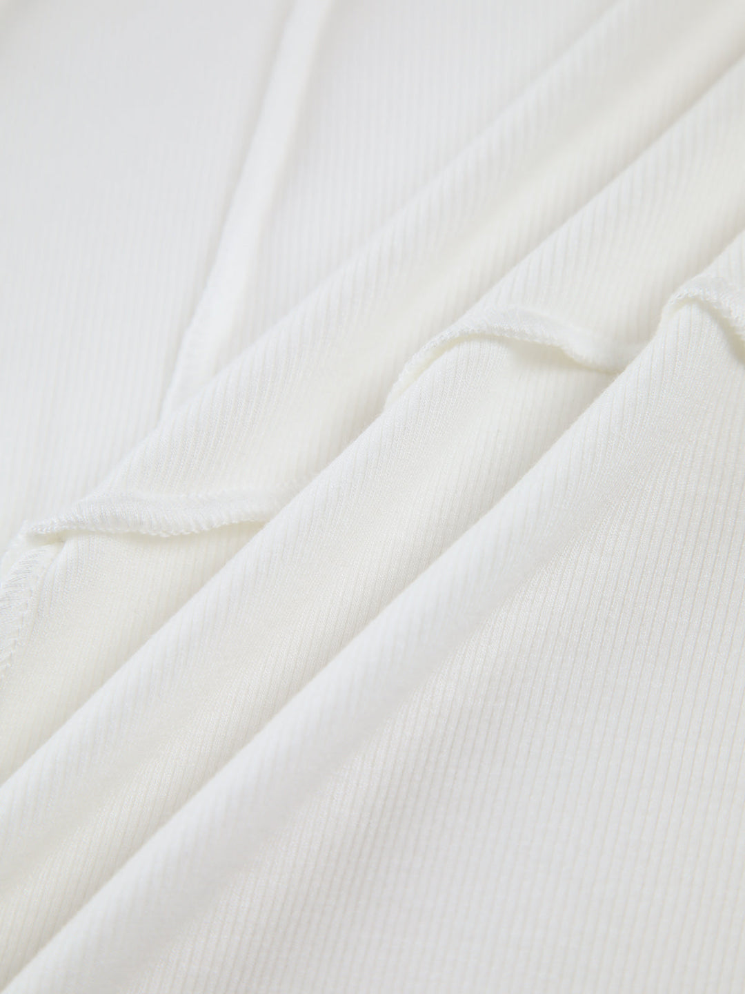 Drune | Nahtdetail Ripp-Top