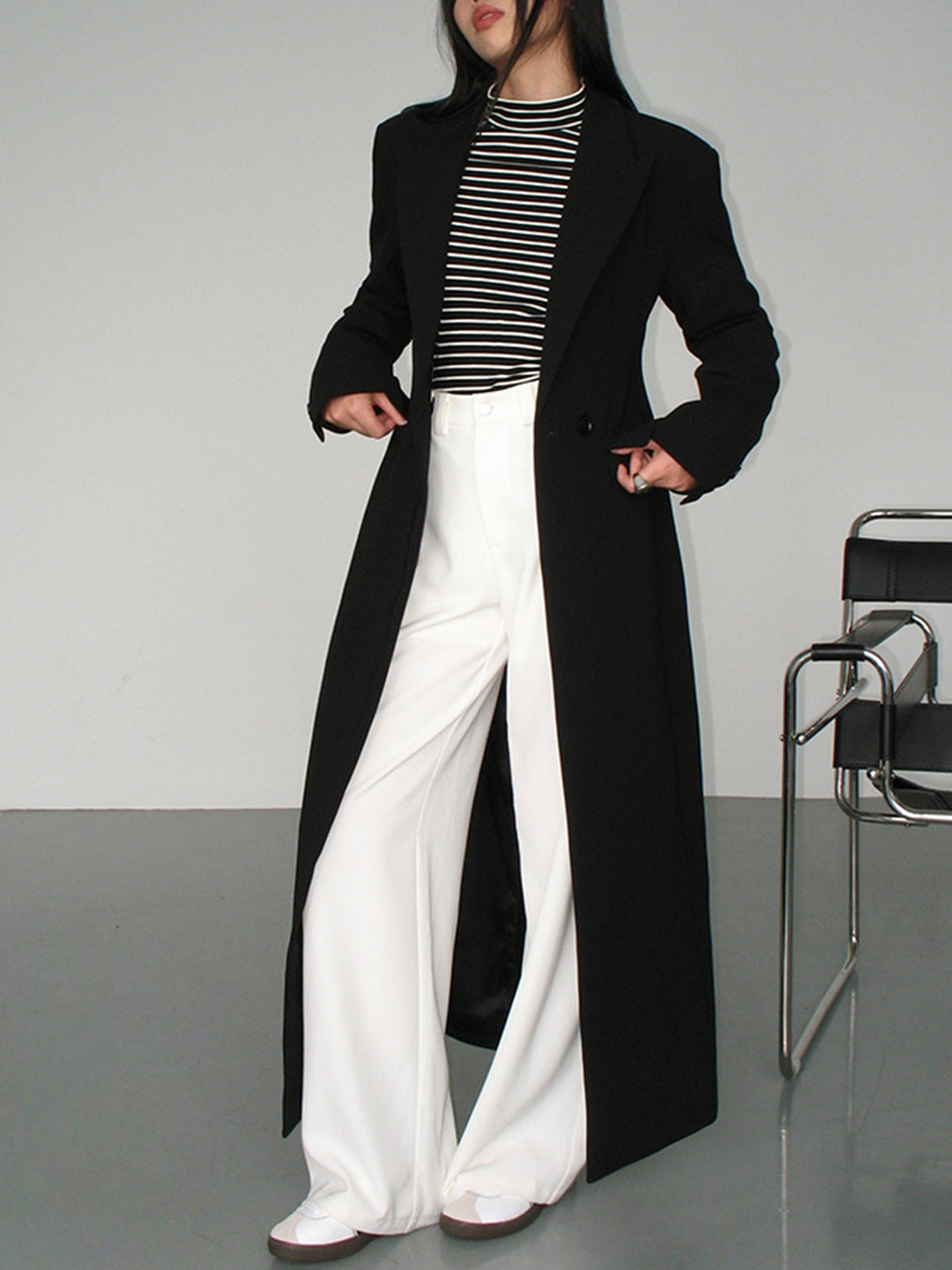 Drune | eine makellose essentielle schwarze Trenchcoat - klassische gerade Trenchcoat für Damen