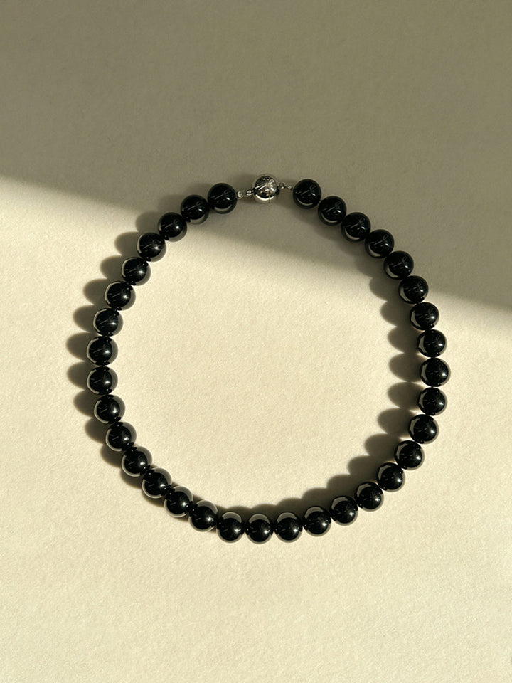 Drune | Elegante Schwarze Perlenkette Mit Edlem Charme Für Damen