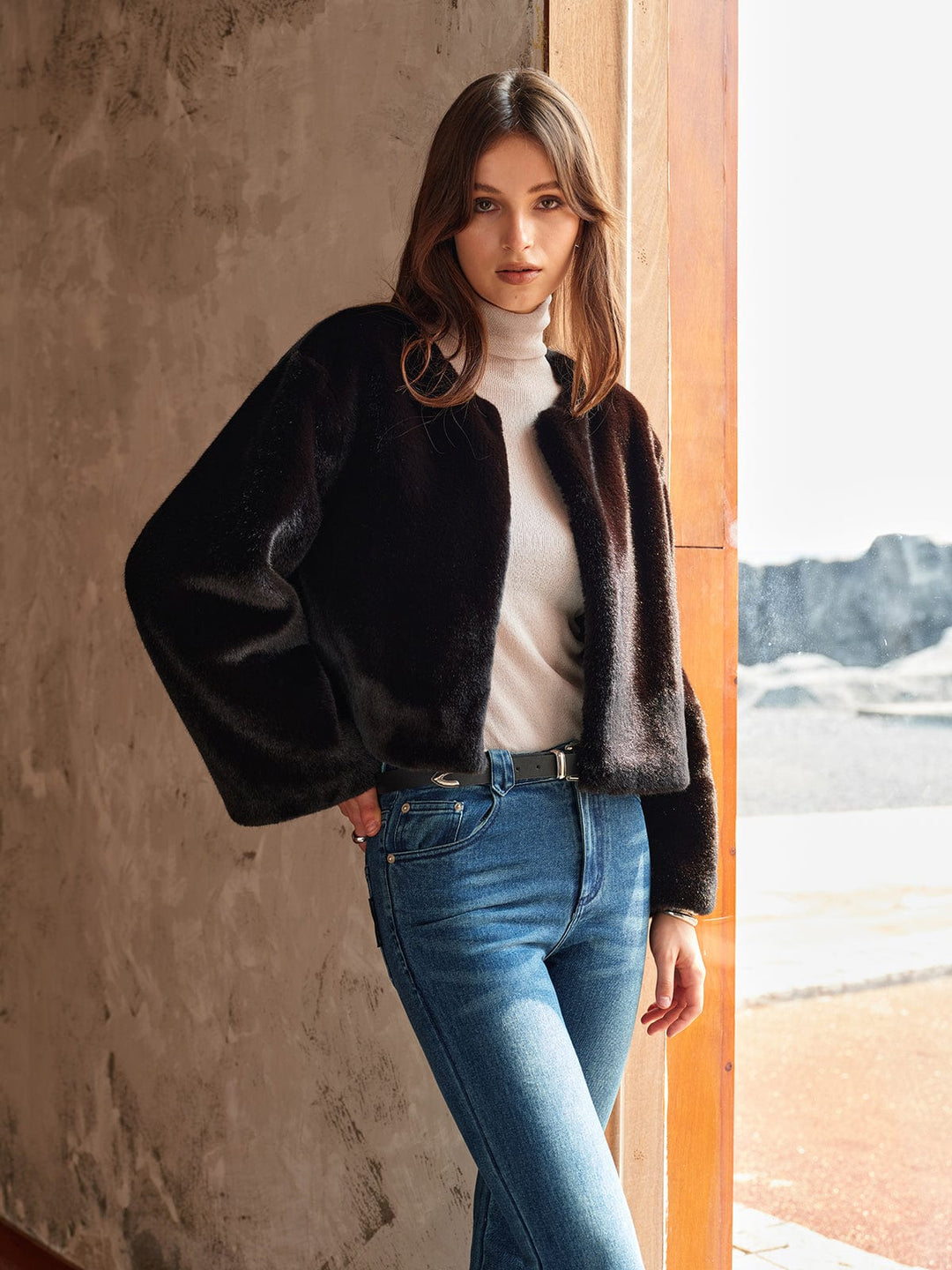 Drune | Kurze Schwarze Kunstfelljacke