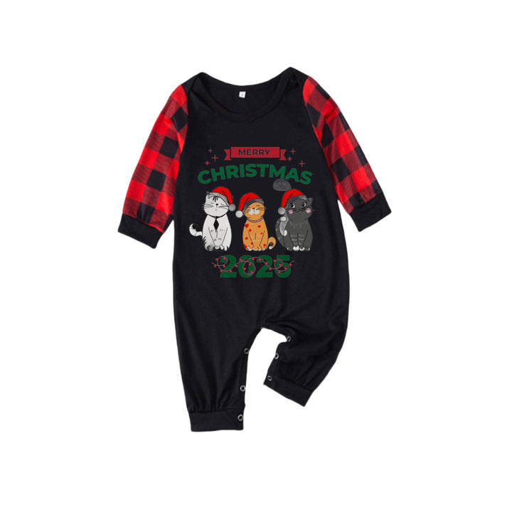 Drune | Rote und schwarze karierte Weihnachts-Pyjama-Set mit fröhlichen Weihnachten und süßem Katzen-Druck