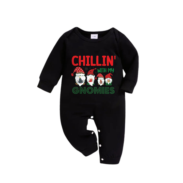 Drune | Weihnachtsfamilien-Matchende Pyjamas - Schwarzes Oberteil und grüne karierte Hose Pjs Set mit "Chillin With My Gnomies" Druck