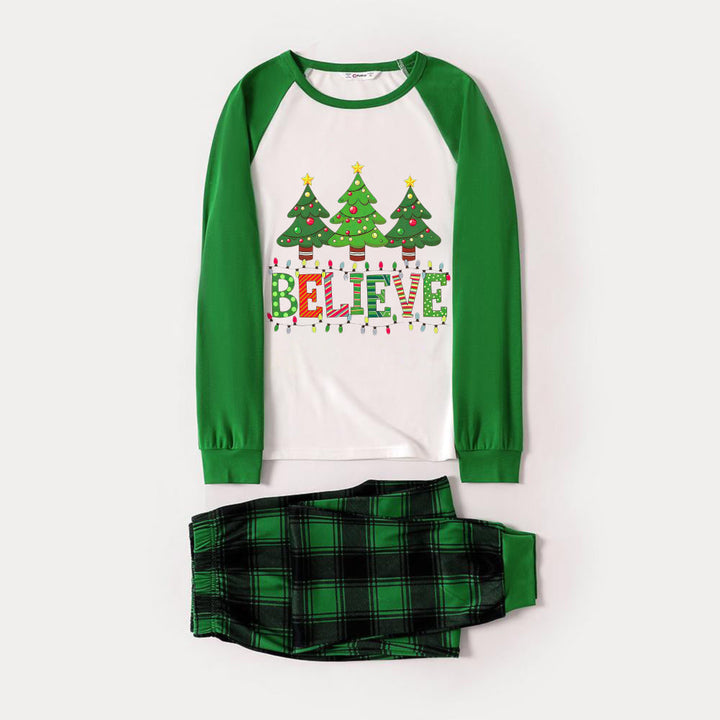Drune | Grünes Raglan-Top Grünes Karomuster Weihnachts-Pyjama-Set mit "GLAUBEN" und Weihnachtsbaum-Druck