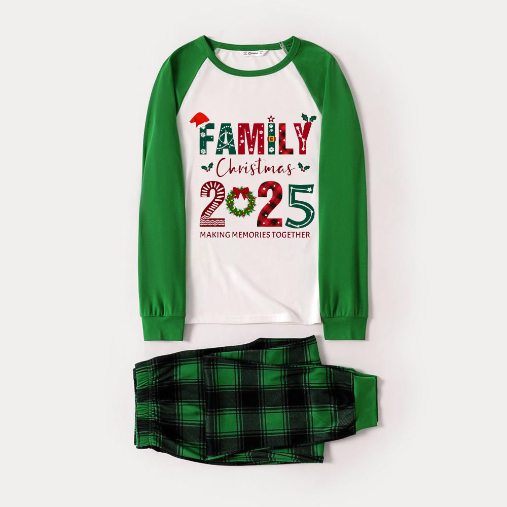 Drune | Grünes Raglan-Oberteil Grünes Karomuster Weihnachts-Pyjama-Set mit "FAMILY Christmas 2025" und Weihnachtsmuster-Druck