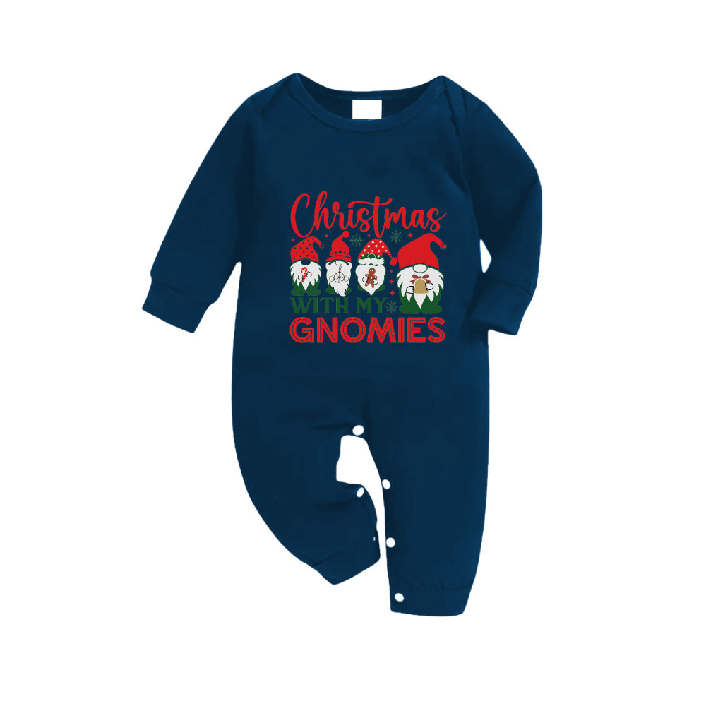 Drune | Weihnachtsfamilien-Pyjama-Set in Marineblau und Himmelblauem Karomuster mit dem Aufdruck "Christmas With My Gnomies"