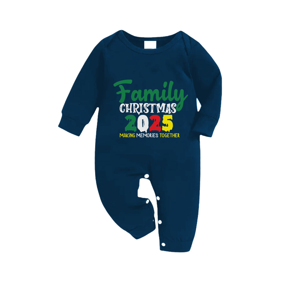 Drune | Weihnachts-Familienpassende Schlafanzüge - Navy & Himmelblau Karierte Pjs Set mit "Familienweihnachten 2025" Bunter Slogan Druck
