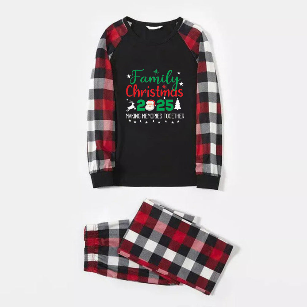 Drune | Weihnachts-Familien-Pyjama-Set in Rot und Grau kariert mit "Familien-Weihnachten 2025" und Santa-Muster farbenfrohem Druck