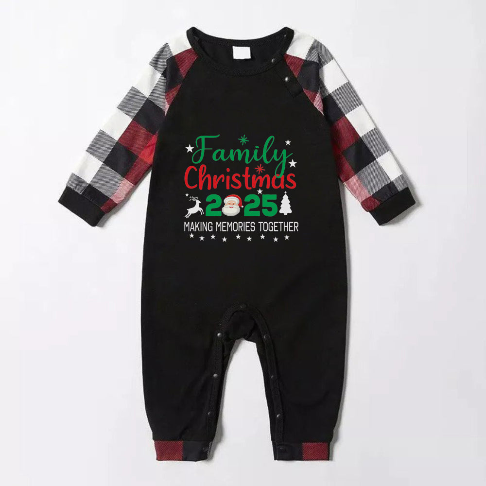 Drune | Weihnachts-Familien-Pyjama-Set in Rot und Grau kariert mit "Familien-Weihnachten 2025" und Santa-Muster farbenfrohem Druck