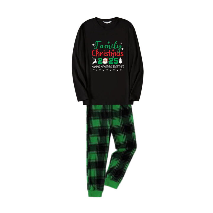 Drune | Weihnachts-Familienpassende Pyjamas - Schwarzes Oberteil und grüne karierte Hose Pjs Set mit "Familien-Weihnachten 2025" und Weihnachtsmann-Muster Druck