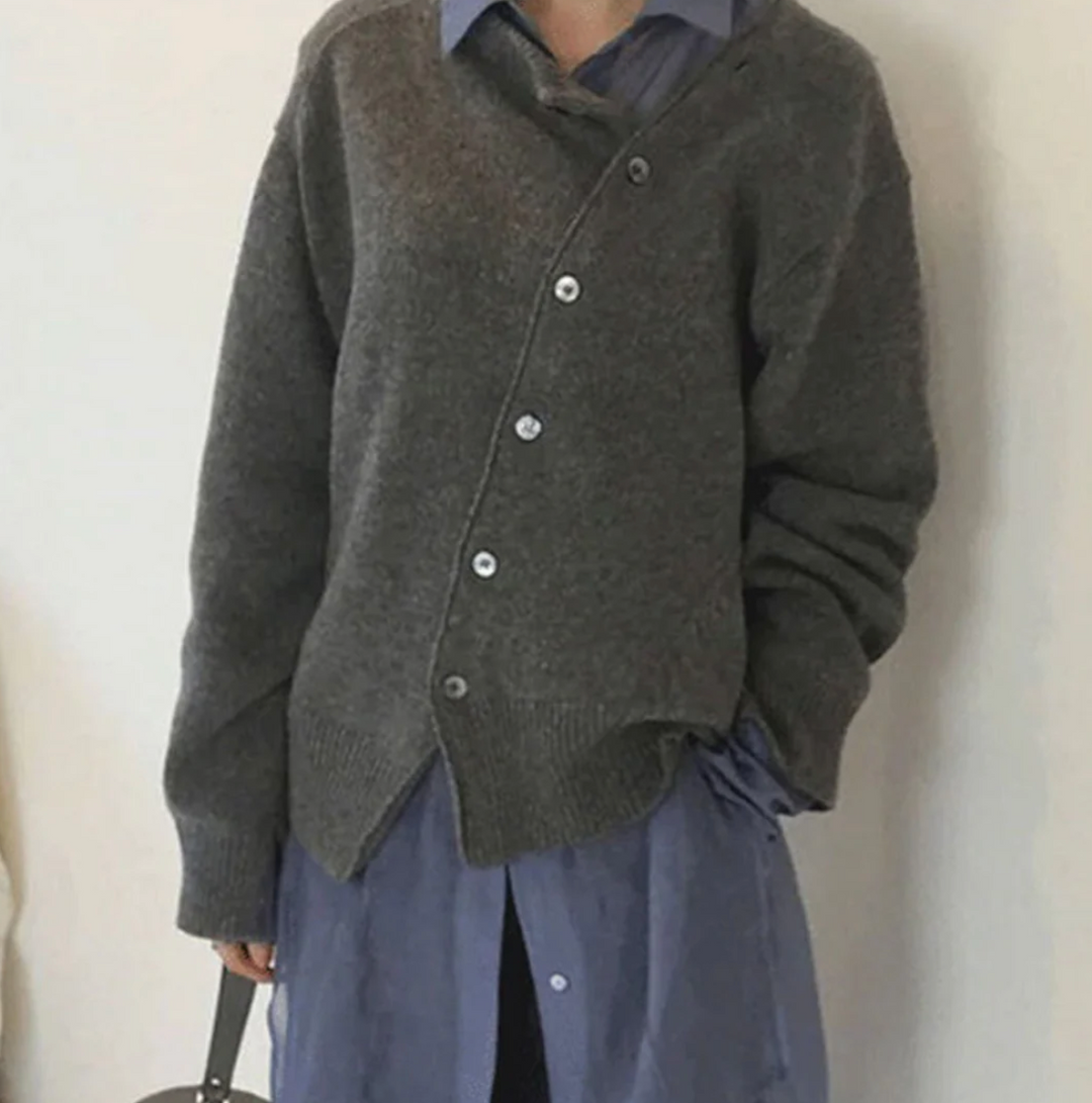 Drune - Weiche Kaschmirstrickjacke mit diagonalem Knopfverschluss