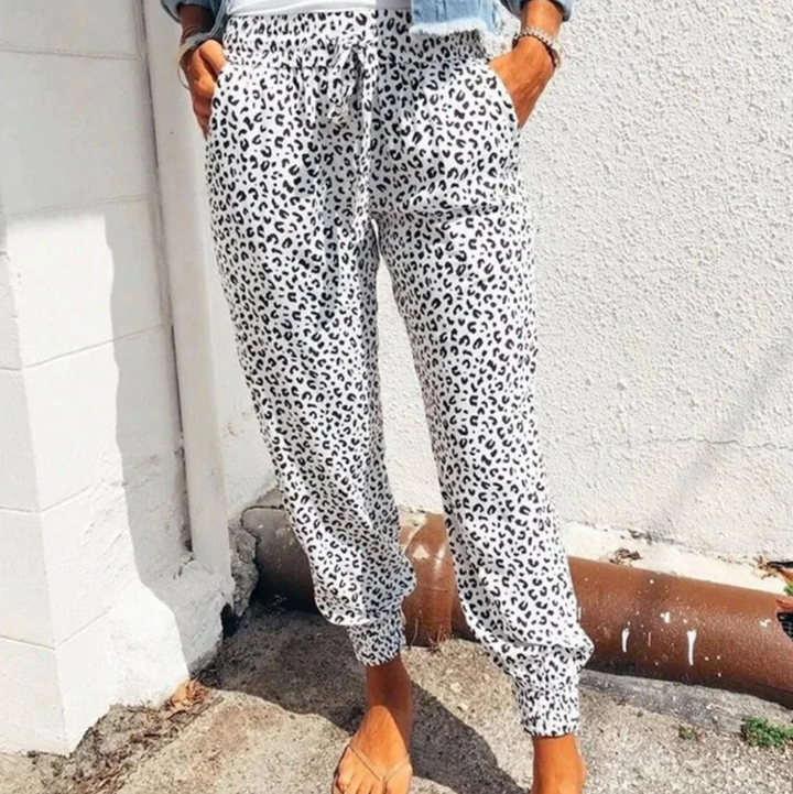Drune | Weit Geschnittene Hose mit Leopardenmuster