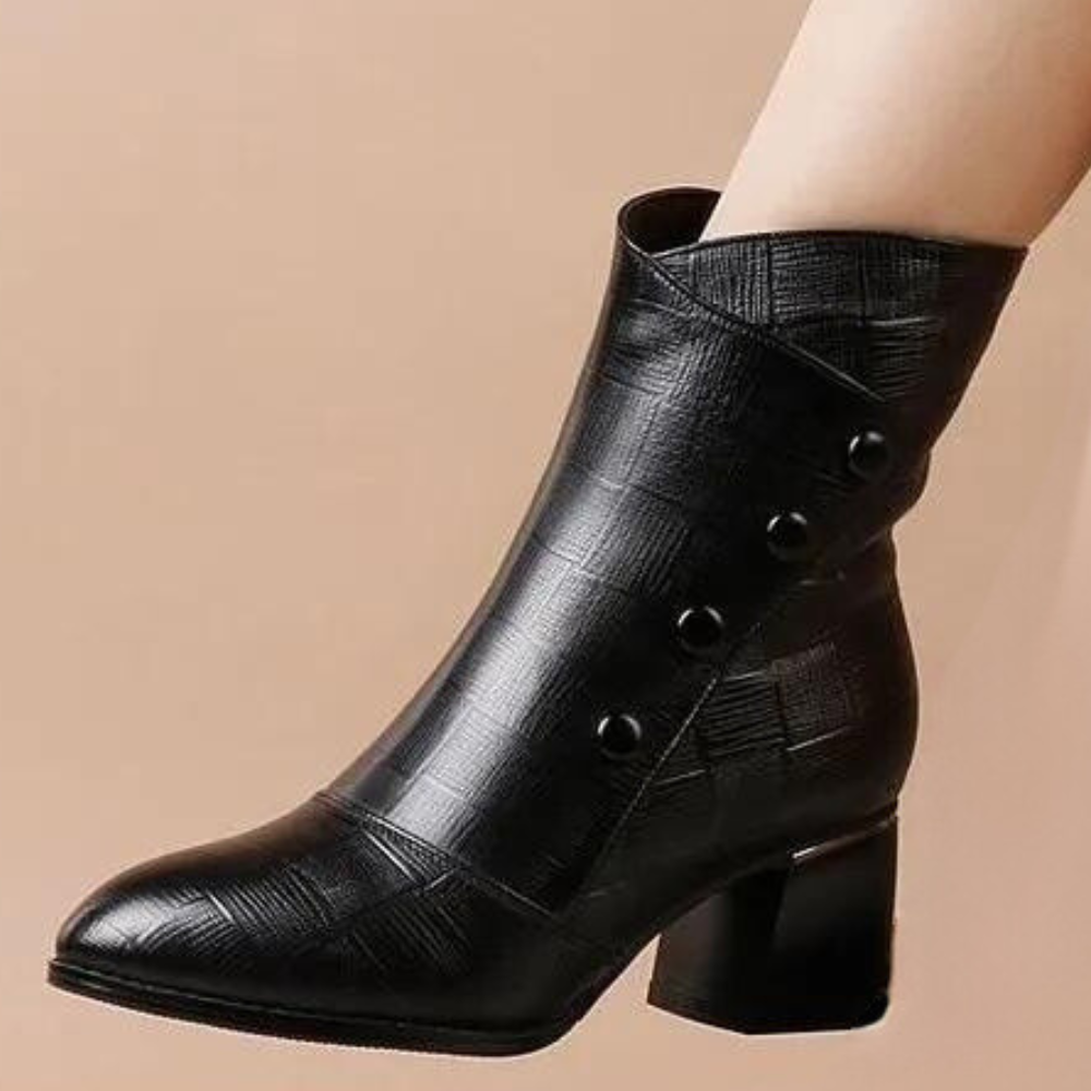 Drune | Stiefeletten - Strukturiertes Finish - Blockabsatz - Abgerundete Zehen - Seitenknöpfe