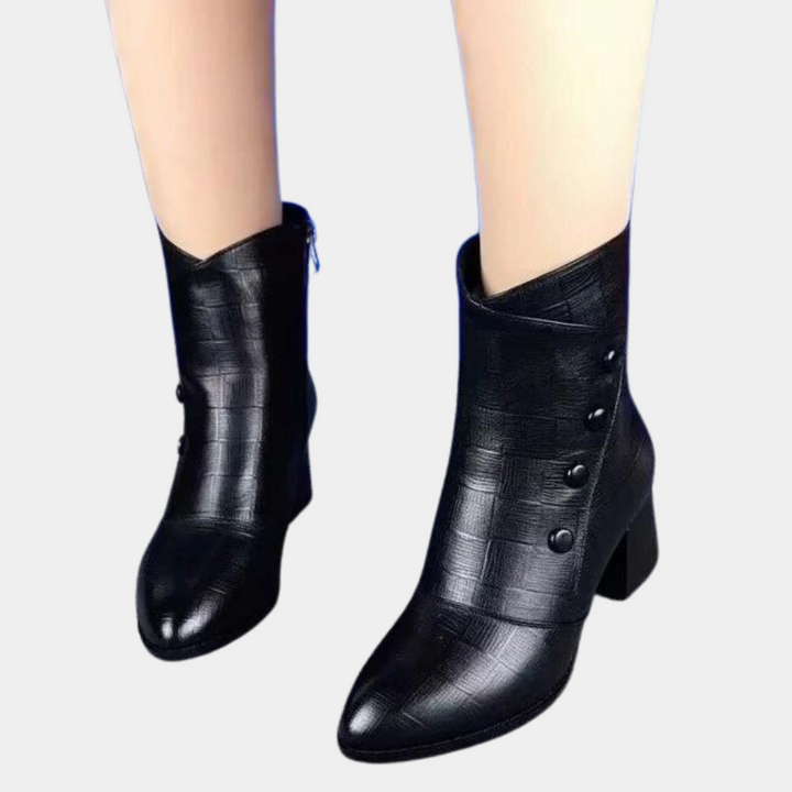 Drune | Stiefeletten - Strukturiertes Finish - Blockabsatz - Abgerundete Zehen - Seitenknöpfe