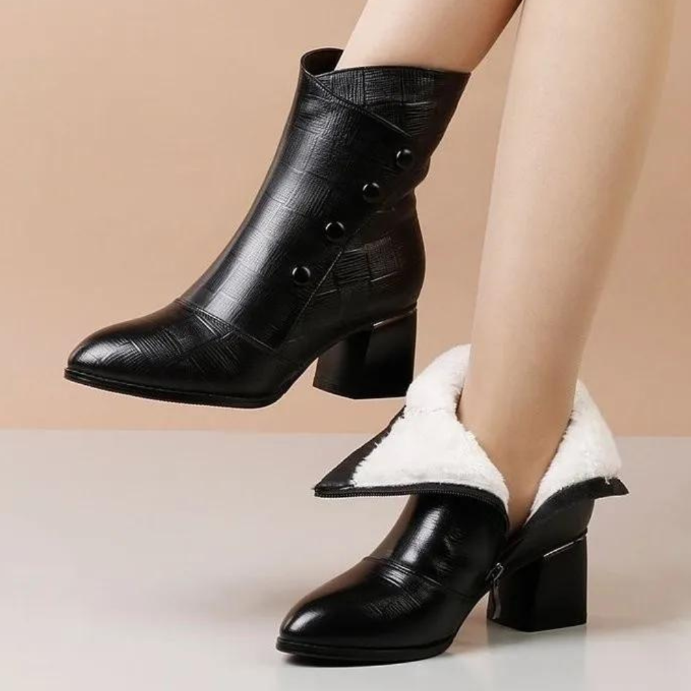Drune | Stiefeletten - Strukturiertes Finish - Blockabsatz - Abgerundete Zehen - Seitenknöpfe