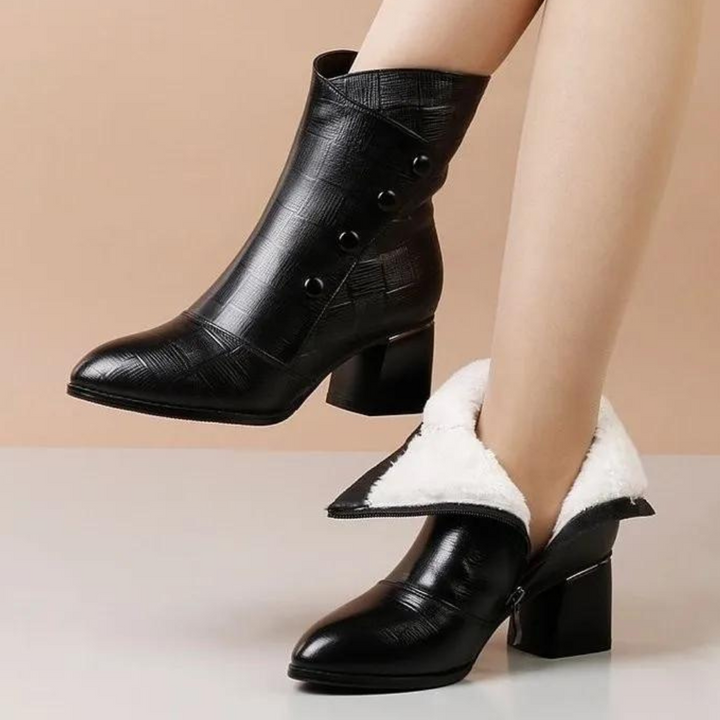 Drune | Stiefeletten - Strukturiertes Finish - Blockabsatz - Abgerundete Zehen - Seitenknöpfe