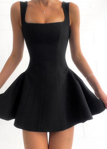 Drune | Einfarbiges Mini-Kleid mit Plissee und Rüschen für Frauen