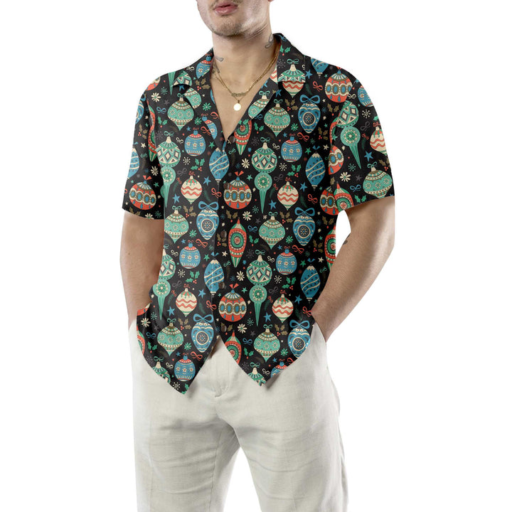 Drune | Bunte Weihnachtskugeln Hawaiian Shirt, Lustiges Weihnachtshemd, Geschenk für Weihnachten