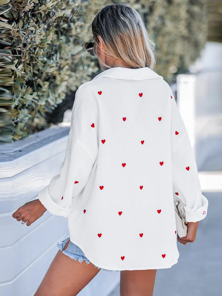 Drune | Lässige Frühlingsbluse Mit Besticktem Herz Für Damen