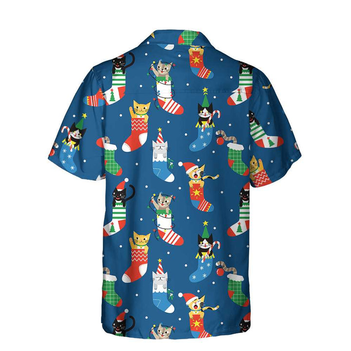 Drune | Süße Katzen in Weihnachtsstrümpfen Hawaiian Shirt, Weihnachtskatze Shirt, Bestes Weihnachtsgeschenk