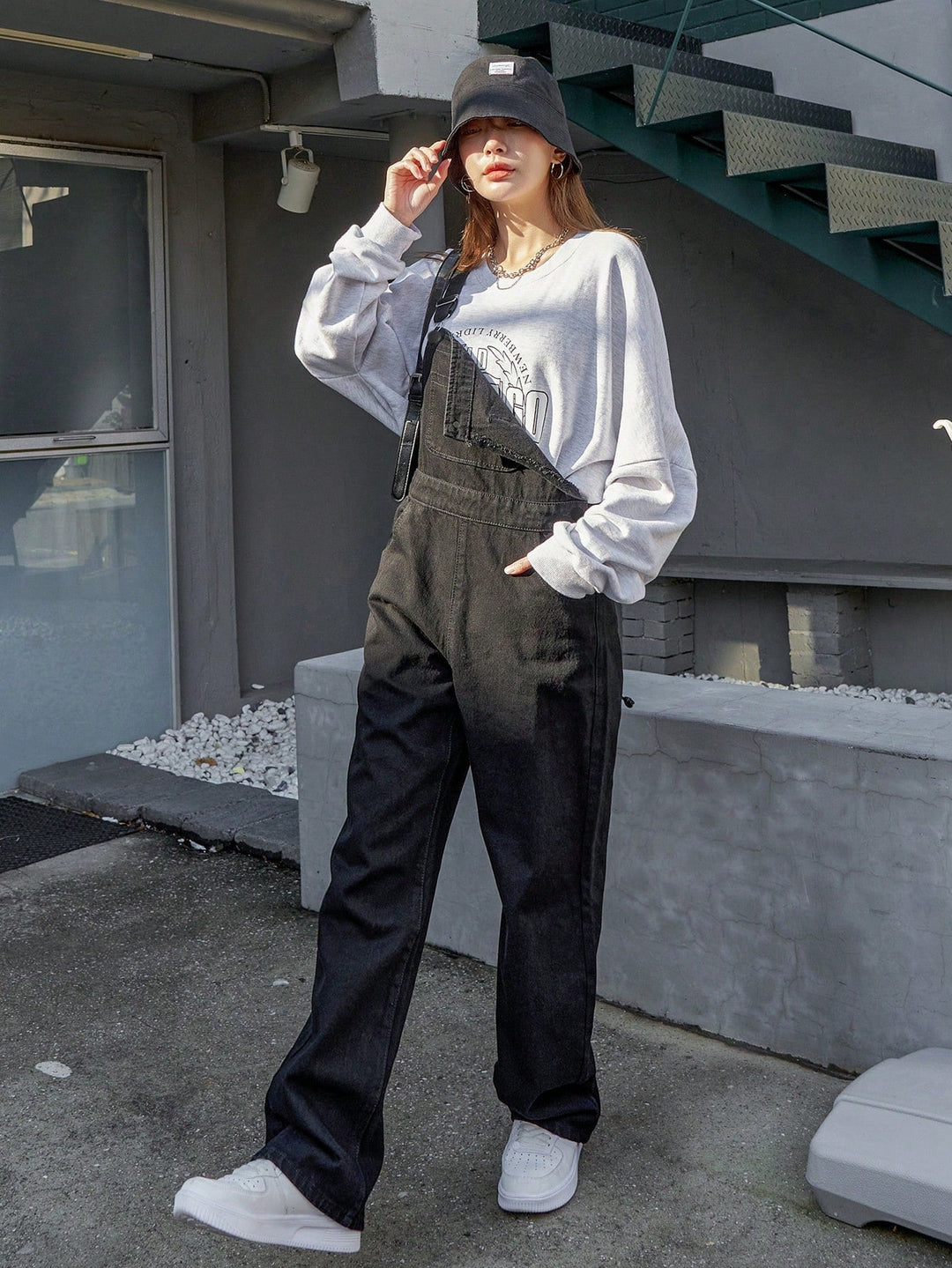 Drune | Schräge Tasche Denim Latzhose ohne Sweatshirt