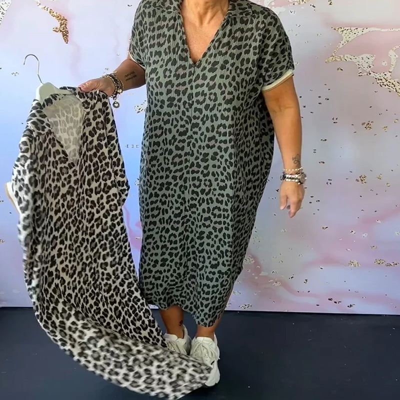 Drune | Kurzärmliges Kleid mit Leopardenmuster und V-Ausschnitt