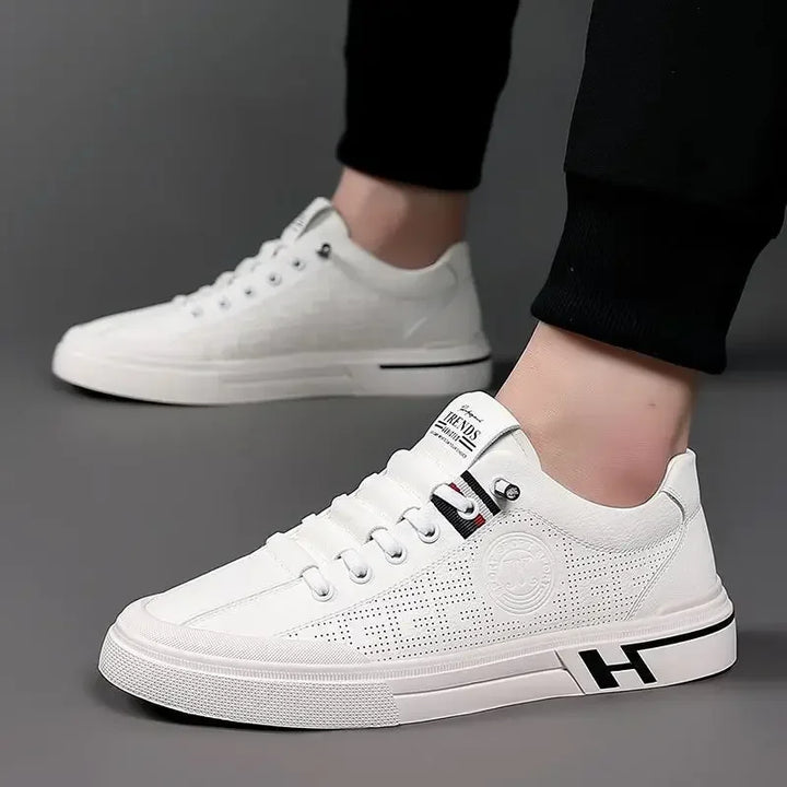 Drune | Perforierte Ledersneaker mit Logodetail