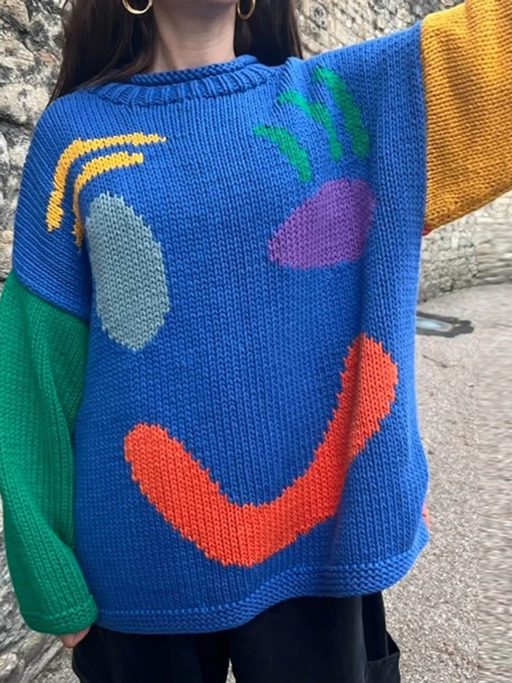 Drune | Strickpullover im Künstlerstil - Gemütlicher Freizeit Jumper mit abstraktem Gesichtsmuster