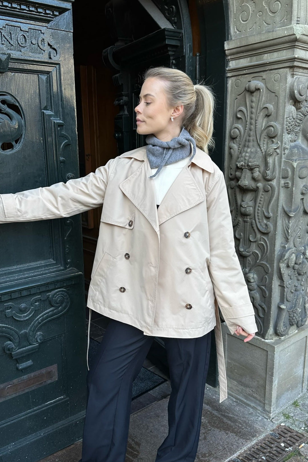 Drune | Kurzer Trenchcoat